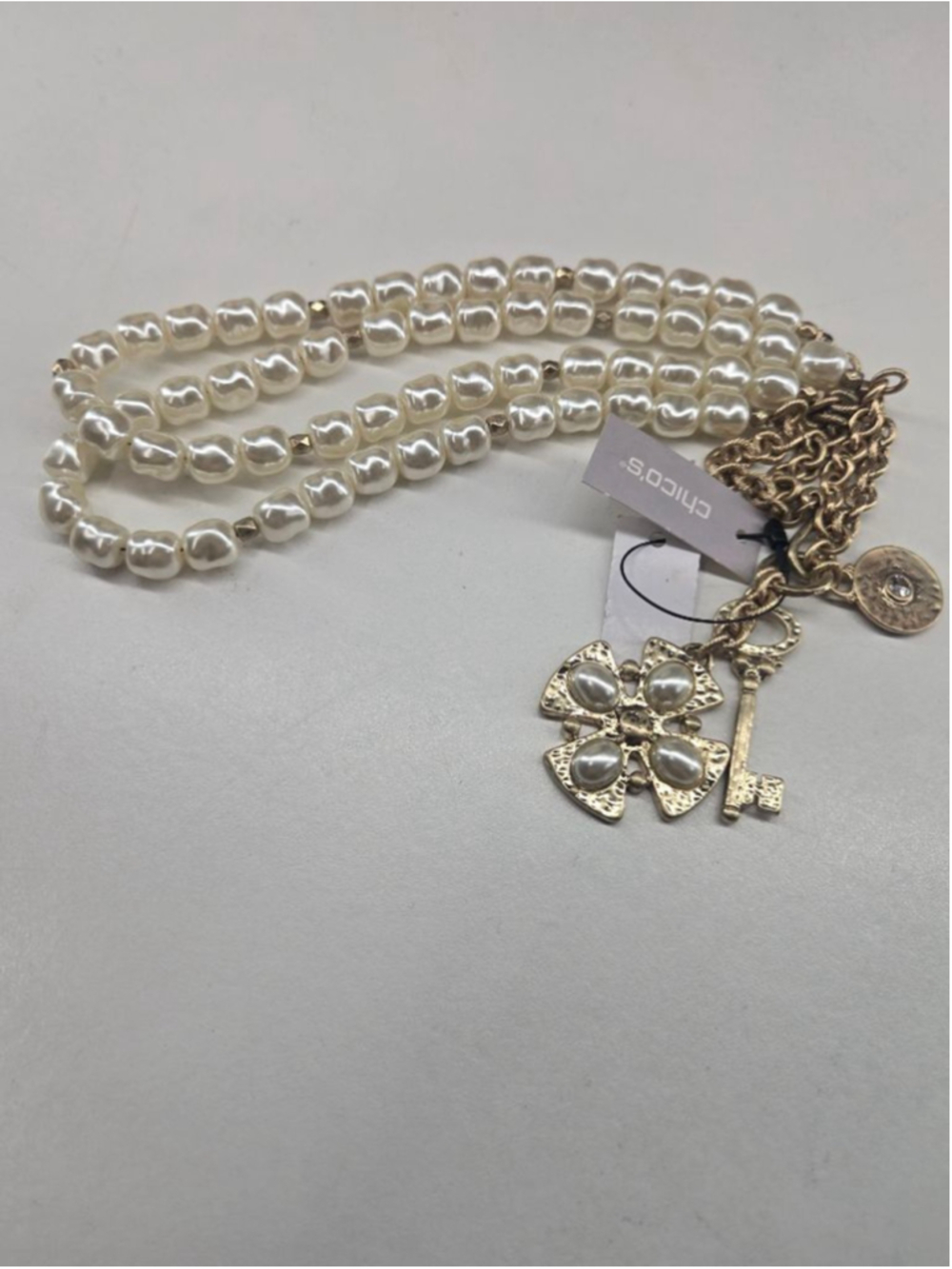 NWT Chico's Necklace Faux Pearl Double Strand White Goldtone Medallion Key Charm - Picture 2 of 13